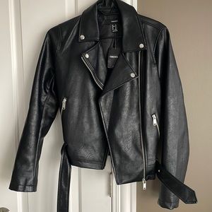 BLACK LEATHER JACKET